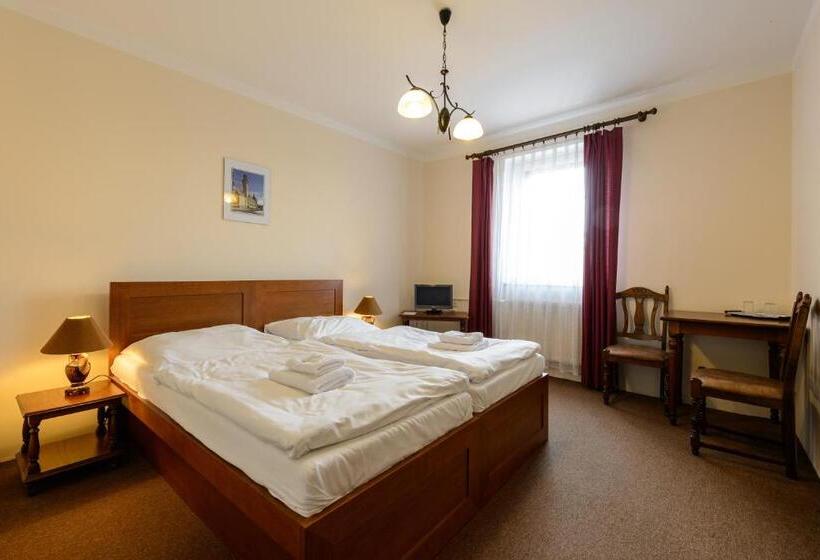 اتاق استاندارد سه نفره, Valdštejn