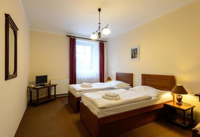 اتاق استاندارد چهار تخته, Valdštejn