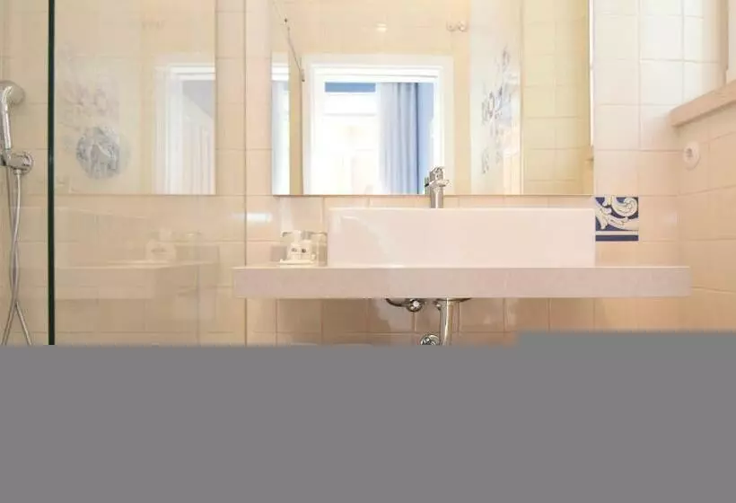 اتاق لوکس خانوادگی, Residencial Florescente