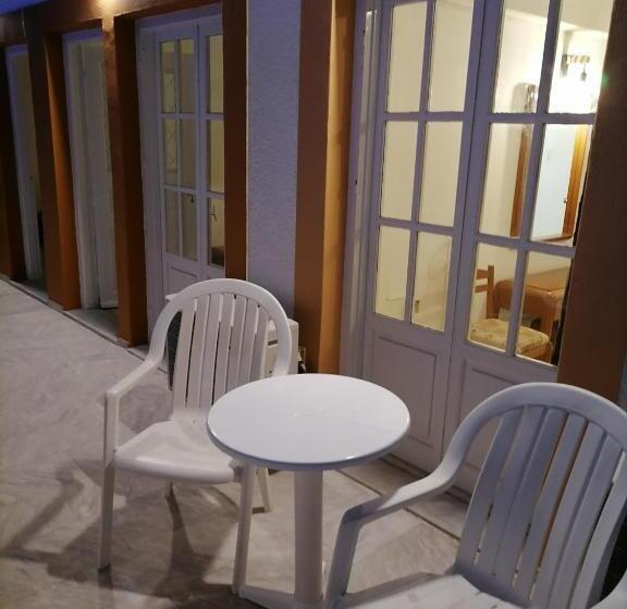 스탠다드 트리플 룸 풀장 전망, Katerina Apartments