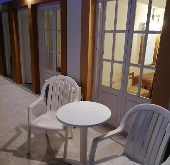 プールの見えるスタンダードトリプルルーム, Katerina Apartments