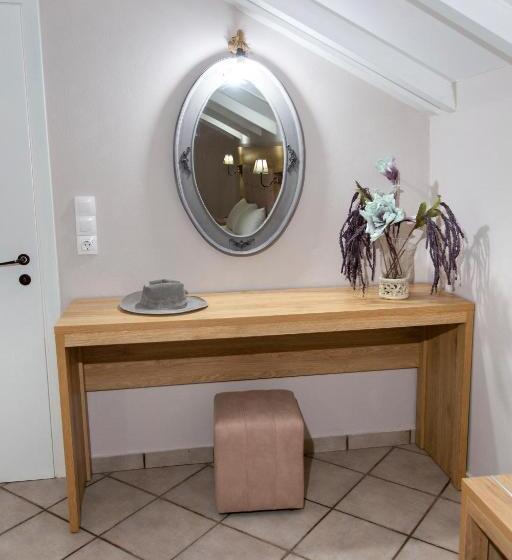 شقة غرفتين, Caretta   Caretta