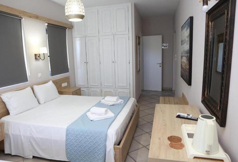 غرفة قياسية ثلاثية مطلة علي الحديقة, Caretta   Caretta