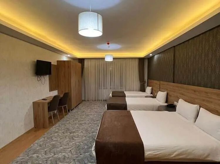 デラックスの4人部屋, Indi̇ana
