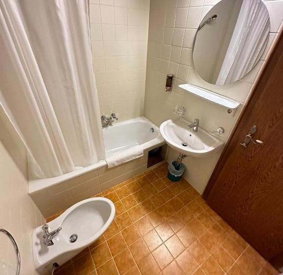 غرفة قياسية مطلة على الجبل, Sportpension Christina By Piaunddirk