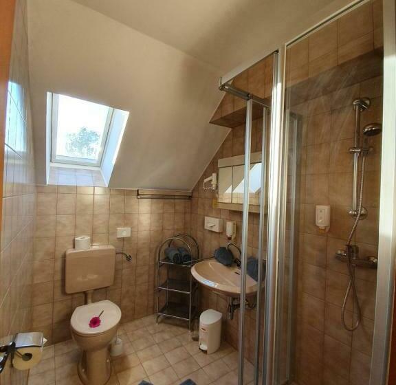 غرفة قياسية مزوَّدة بشُرفة, Pension Thermenland