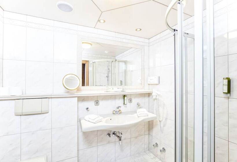 스탠다드 스튜디오, Der Lärchenhof