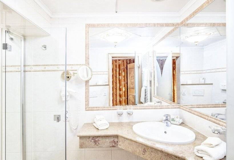 컴포트 룸, Der Lärchenhof