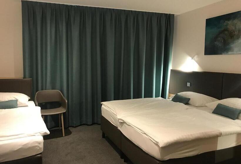 스탠다드 트리플 룸, Gasthof Graf