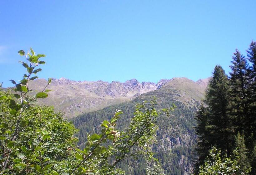 Habitació Triple Estàndard, Haus Bödele