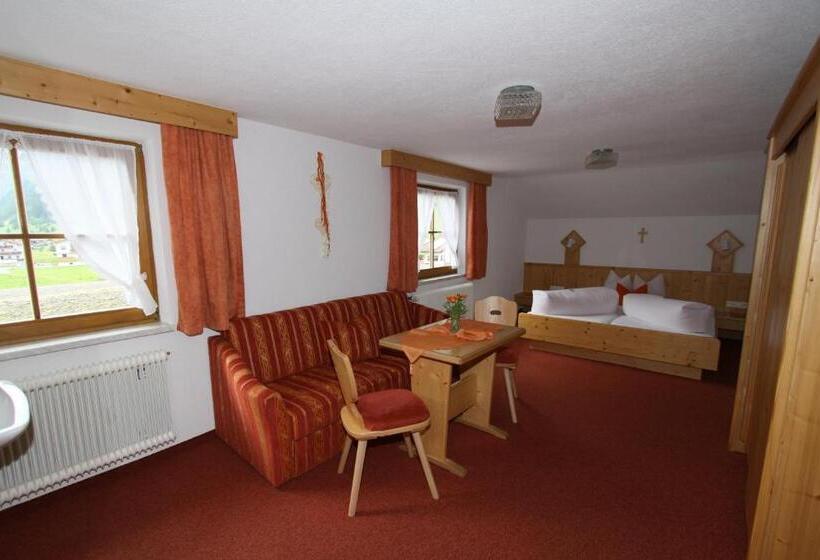 Habitació Triple Estàndard, Haus Bödele