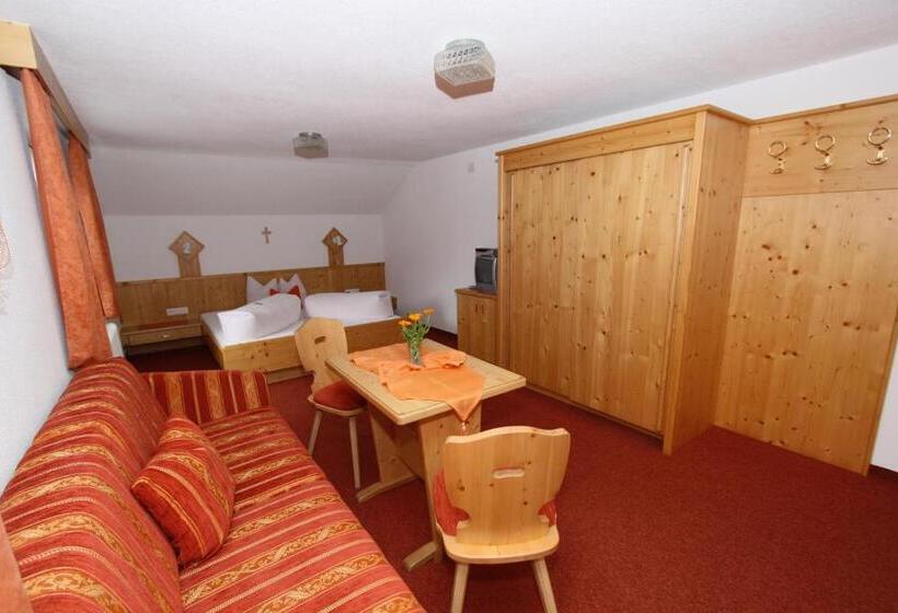 Habitació Triple Estàndard, Haus Bödele