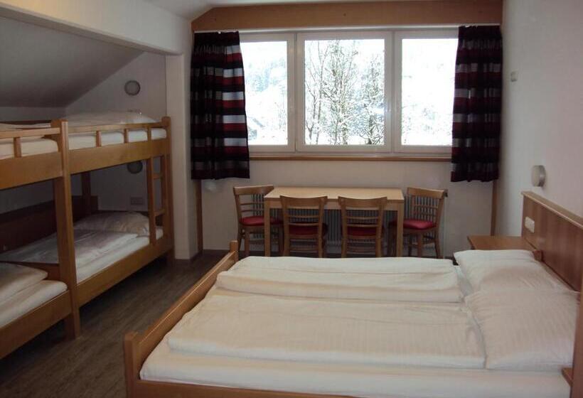 חדר סטנדרט לארבעה, Jutel Obertraun