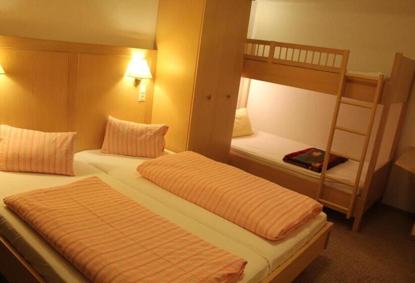 חדר משפחתי, Pension Luzenberg