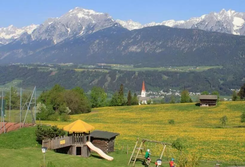 Perhehuone, Huaberhof Weerberg