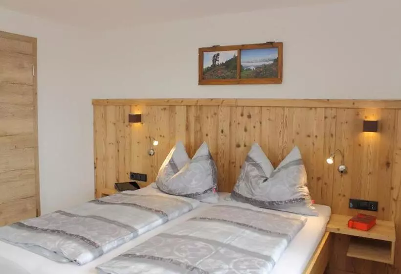 Perhehuone, Huaberhof Weerberg