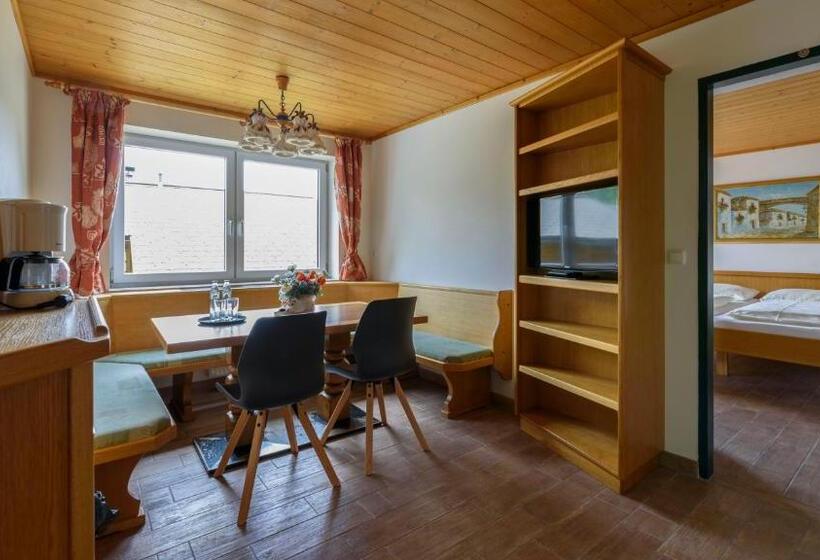 דירת שני חדרים, Landhaus Ausswinkl