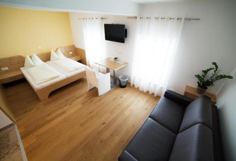 غرفة قياسية, Landhaus Essl