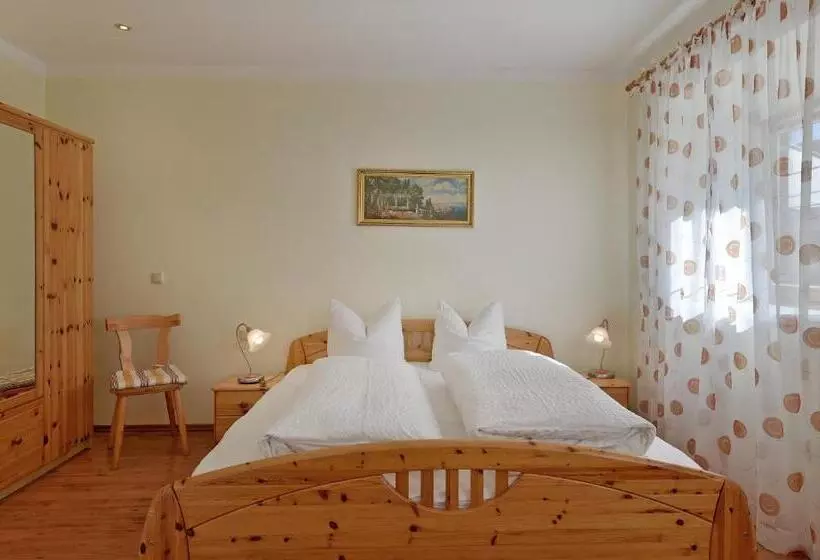Huoneisto 1 Makuuhuone Pohjakerros, Landgasthof Dorfstadl