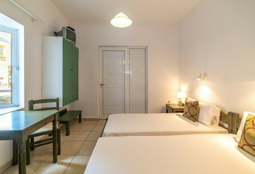 اتاق عادی, Akti Galinis