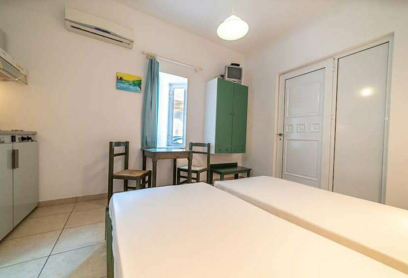 اتاق عادی, Akti Galinis