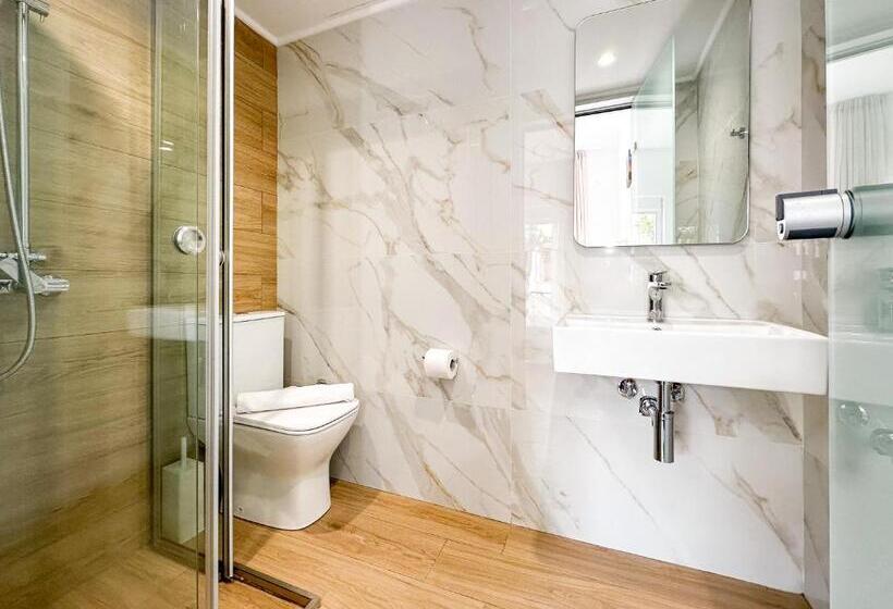 اتاق عادی, Akti Galinis