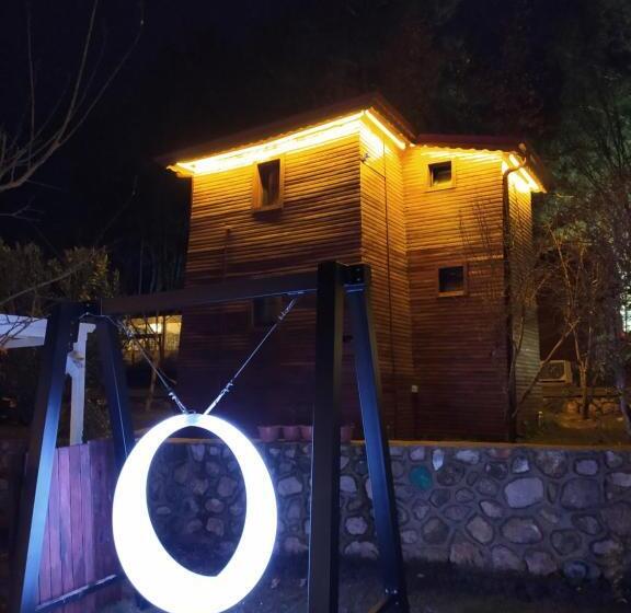 اتاق استاندارد با چشم‌انداز باغ, Babylontown