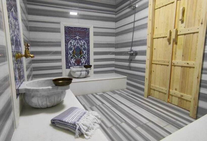 غرفة رومانسية, Torrhebia Dag Evi