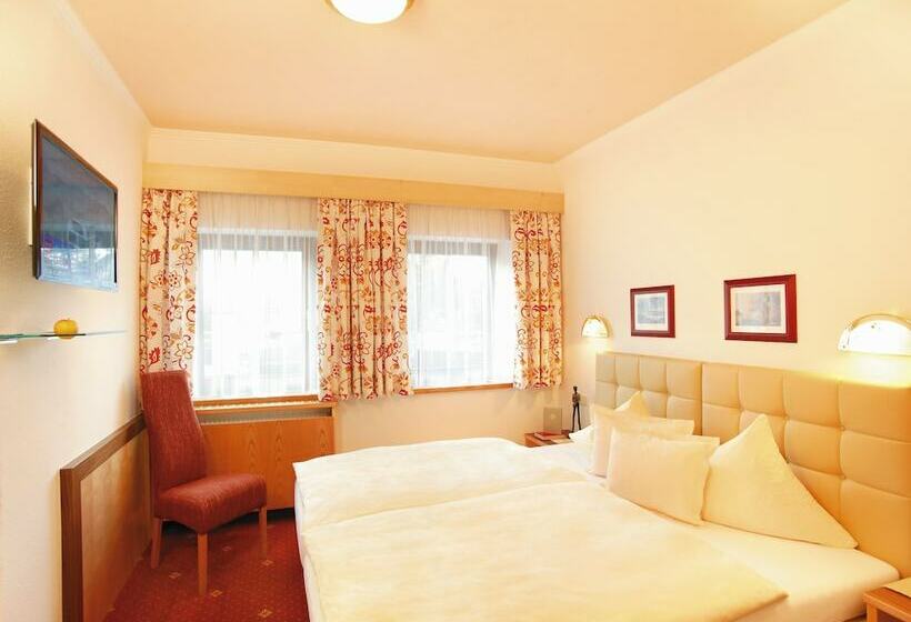 침실 3개 아파트, Aliona Apart