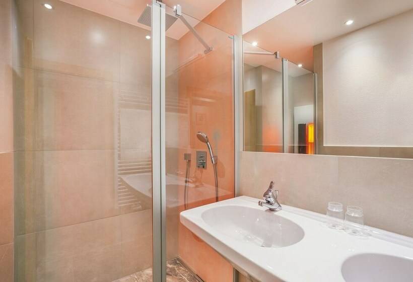 침실 3개 아파트, Aliona Apart