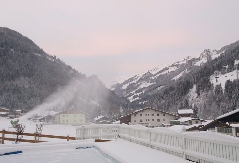 غرفة عائلية, Aschauer Hof Z Fritzn