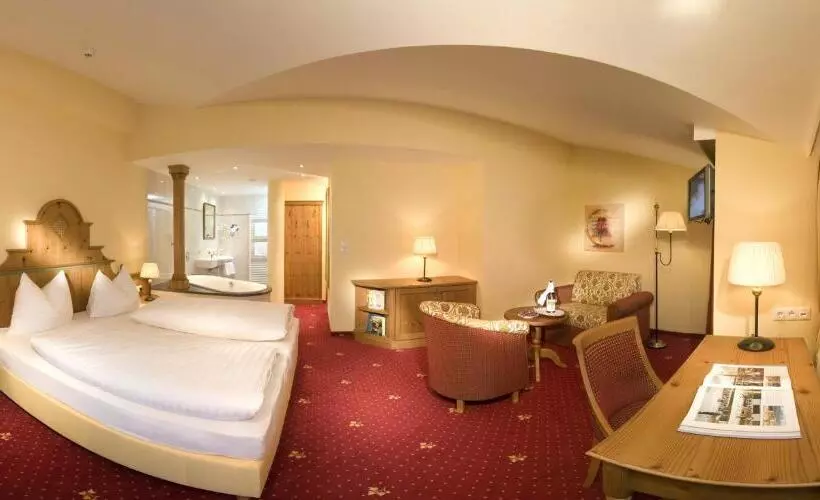 Deluxe Kolmen Hengen Huone, Gasthof Brücke