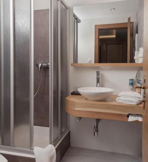 اتاق استاندارد یک نفره, Kreuz