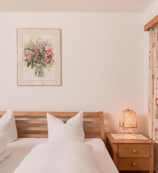 דירת חדר, Kreuz