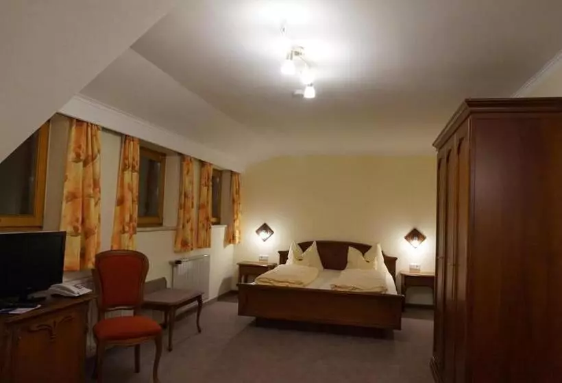 استودیوی استاندارد, Landhotel Pacher