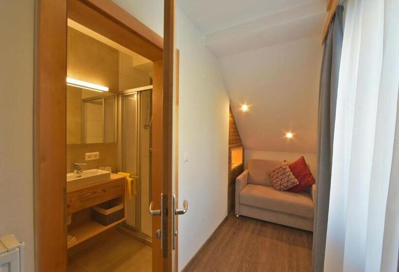 غرفة قياسية ثلاثية, Pension Linder