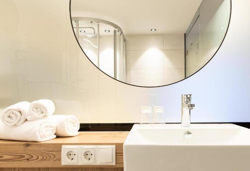 غرفة كلاسيكية, Stefan