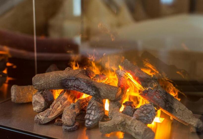 جناح جونيور ديلوكس, Stefan