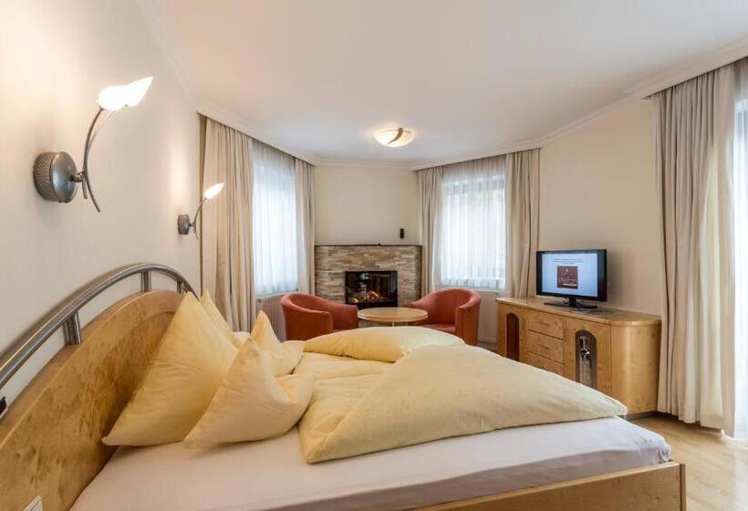 جناح جونيور ديلوكس, Stefan