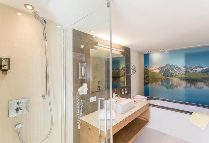 جناح جونيور ديلوكس, Stefan