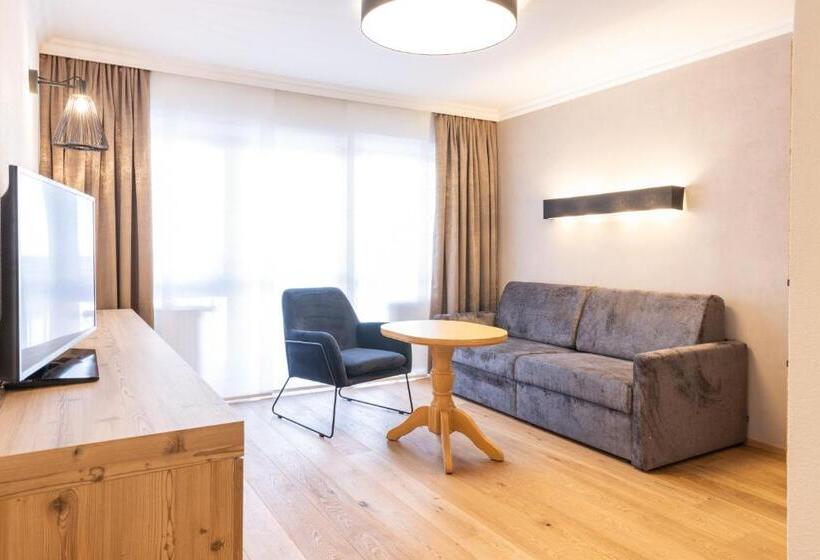 جناح مزوَّد بشرفة, Stefan