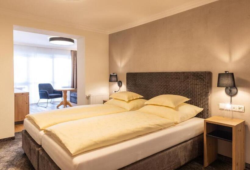 جناح مزوَّد بشرفة, Stefan