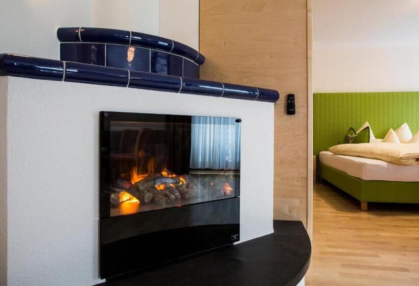 جناح جونيور ديلوكس, Stefan