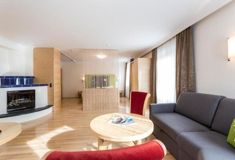 جناح جونيور ديلوكس, Stefan