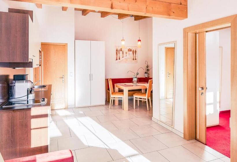 带1个卧室的带阳台的公寓, Apart Relax