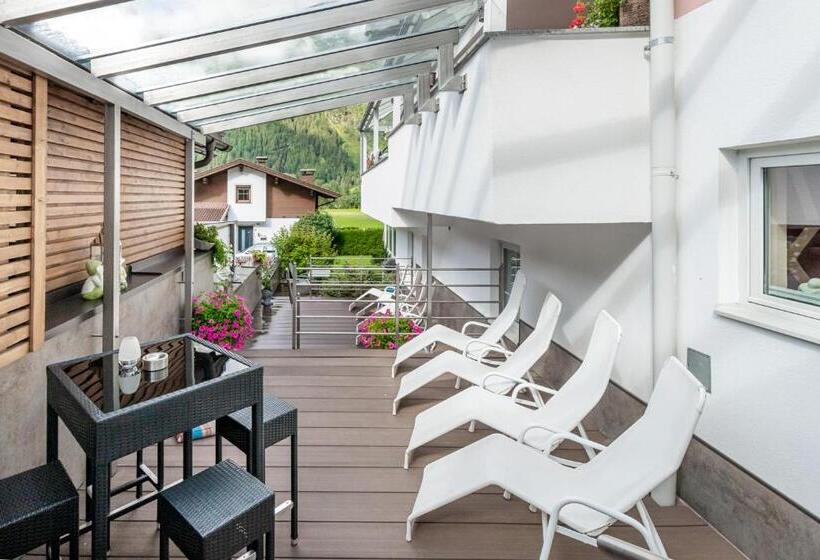 带1个卧室的顶楼公寓, Apart Relax