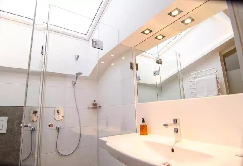 اتاق استاندارد یک تخته با بالکن, Seebichl Haus Am See Designhotel Kitzbühel
