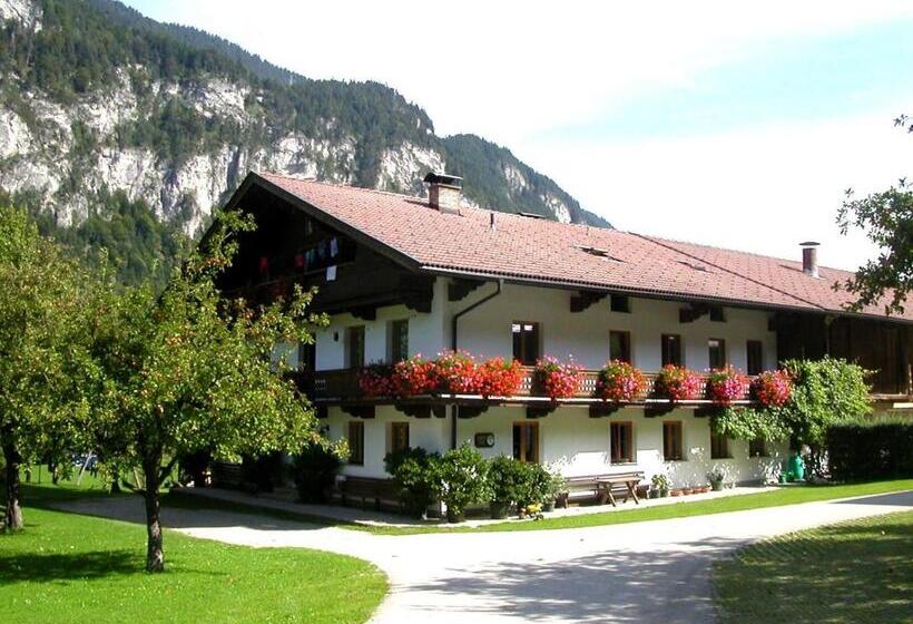 غرفة قياسية مزوَّدة بشُرفة, Windhaghof