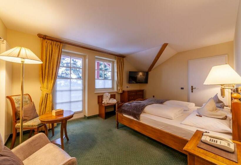 Comfort room with balcony, Berger Superior