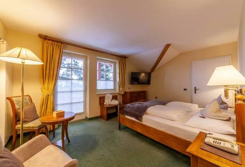 Comfort room with balcony, Berger Superior